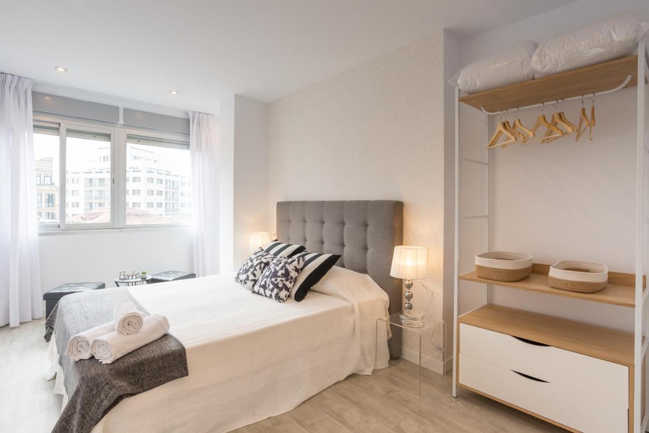 Urbe10 Angel Ganivet 2 Bedrooms Apartment Malaga Bagian luar foto