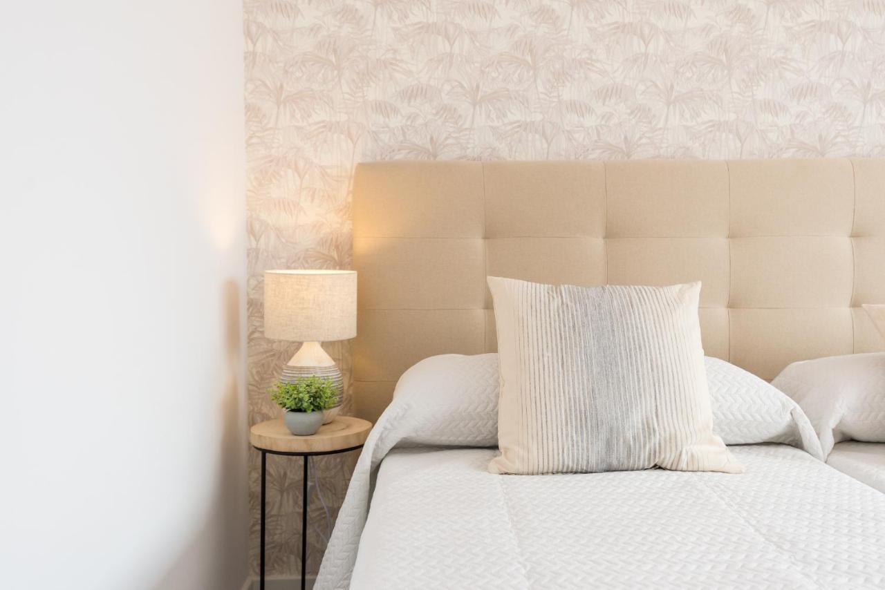 Urbe10 Angel Ganivet 2 Bedrooms Apartment Malaga Bagian luar foto